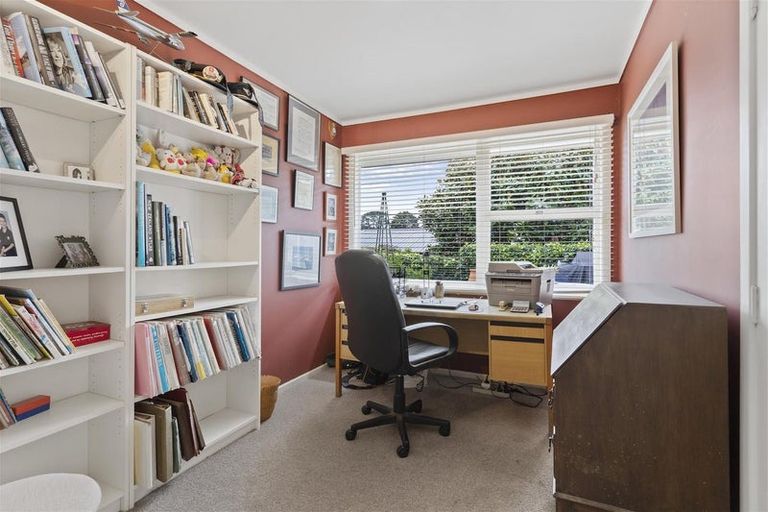 Photo of property in 2/5 Colmar Road, Mellons Bay, Auckland, 2014