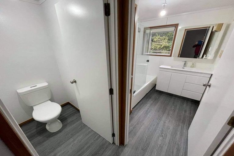 Photo of property in 323 Glenfield Road, Glenfield, Auckland, 0629