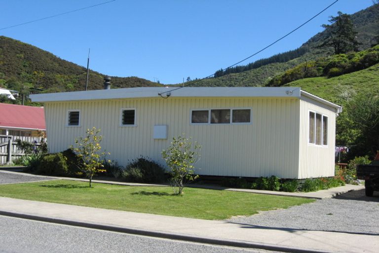 Photo of property in 9 Cornwall Street, Picton, 7220