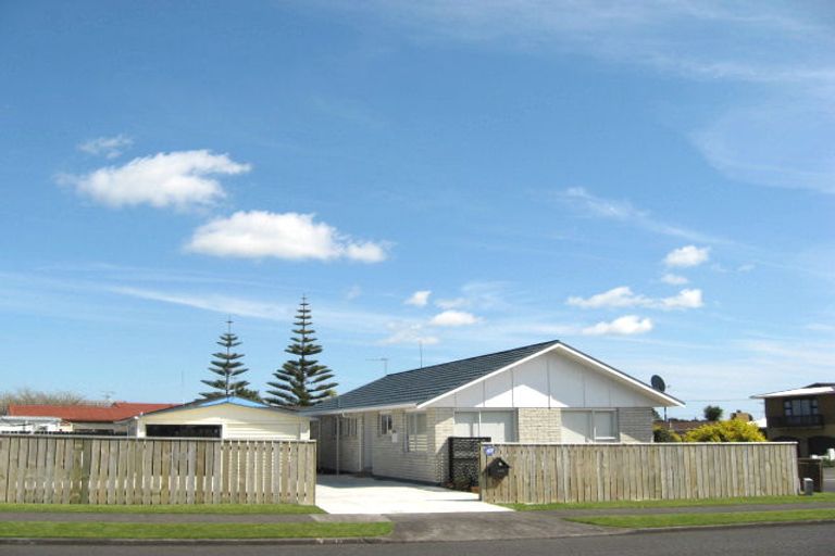 Photo of property in 123 Heta Road, Highlands Park, New Plymouth, 4312
