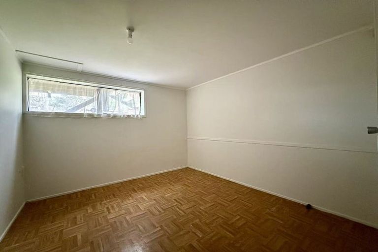 Photo of property in 33 Lagoon Way, West Harbour, Auckland, 0618