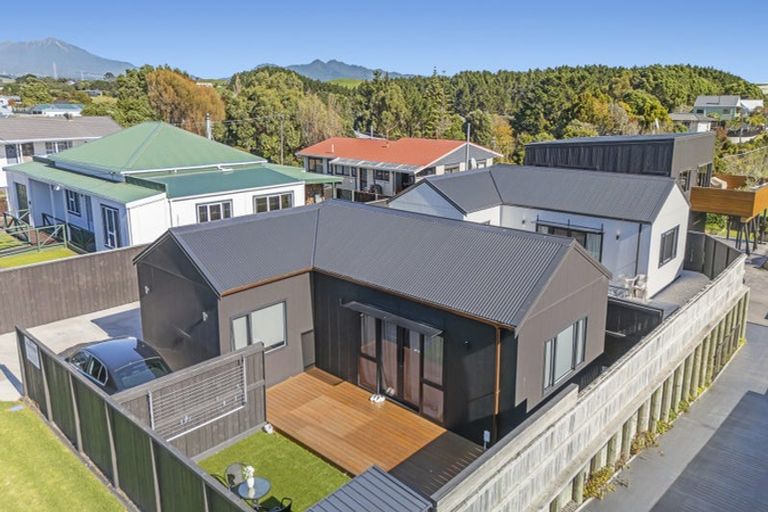 Photo of property in 140 Ngamotu Road, Spotswood, New Plymouth, 4310