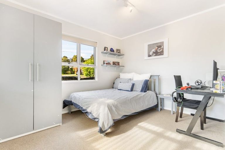 Photo of property in 18 Grassmere Road, Henderson Valley, Auckland, 0612