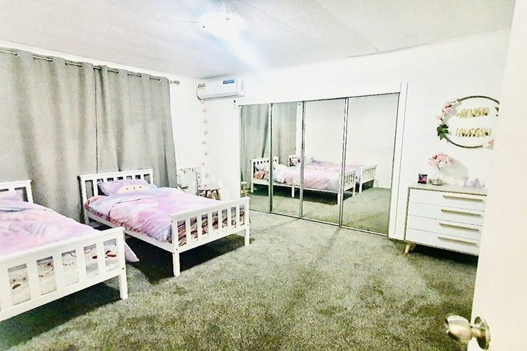 Photo of property in 11c Bamboo Grove, Kelston, Auckland, 0602