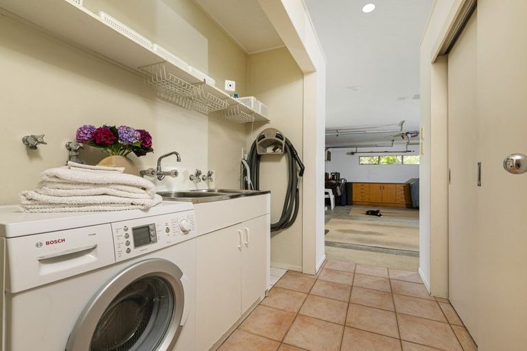 Photo of property in 20 Highwood Grove, Torbay, Auckland, 0630