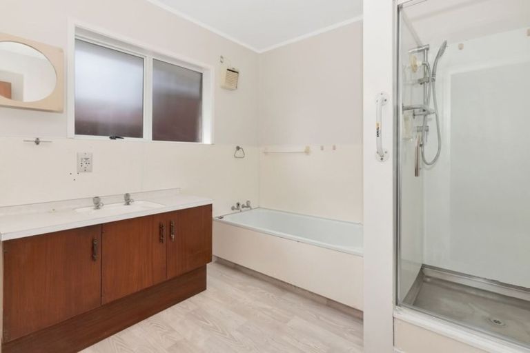 Photo of property in 1/5 Ryburn Road, Mount Wellington, Auckland, 1062