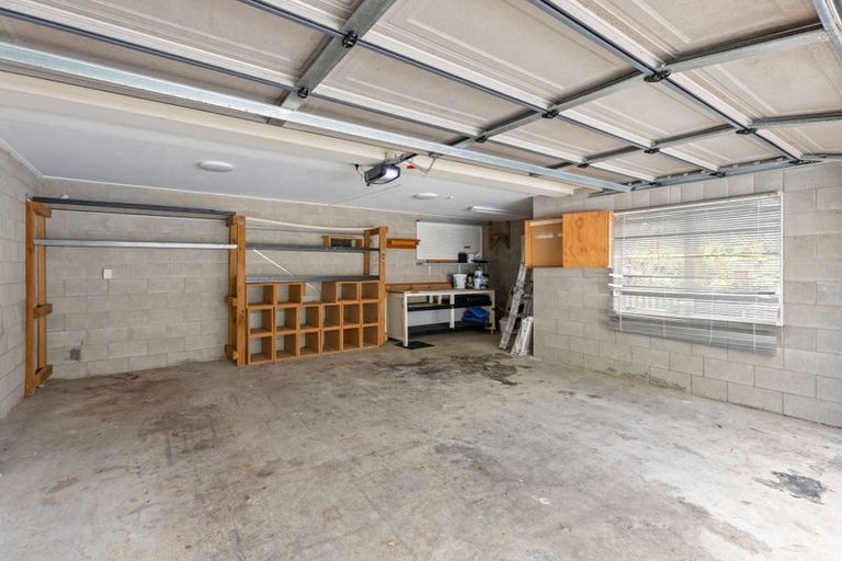 Photo of property in 58h Sunnyside Road, Sunnyvale, Auckland, 0612