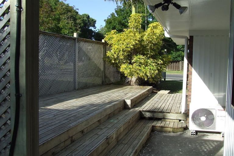 Photo of property in 1/1 Suzetta Place, Sunnyhills, Auckland, 2010