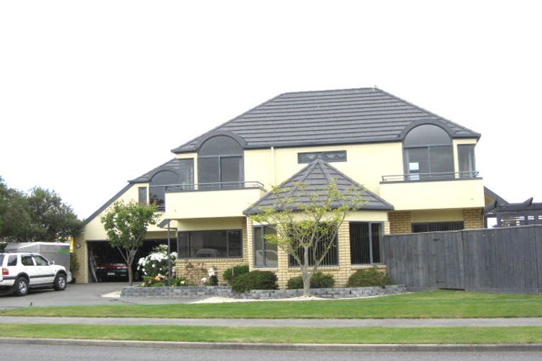 Photo of property in 39 Anglesea Avenue, Parklands, Christchurch, 8083