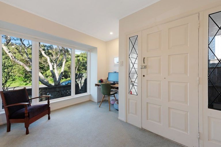 Photo of property in 48 Homewood Crescent, Karori, Wellington, 6012