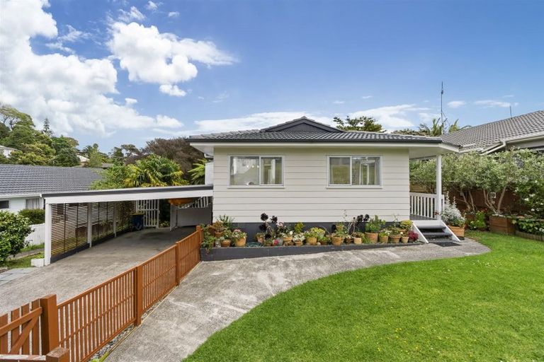 Photo of property in 100 Spinella Drive, Bayview, Auckland, 0629
