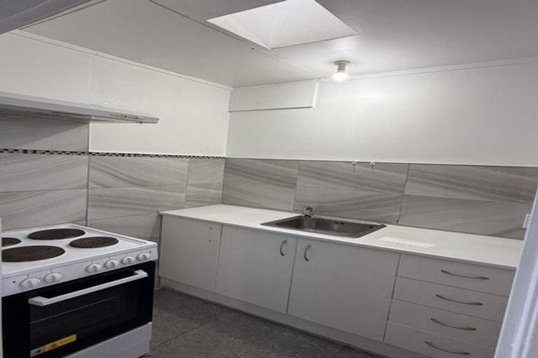 Photo of property in 9/80 Bruce Mclaren Road, Henderson, Auckland, 0612