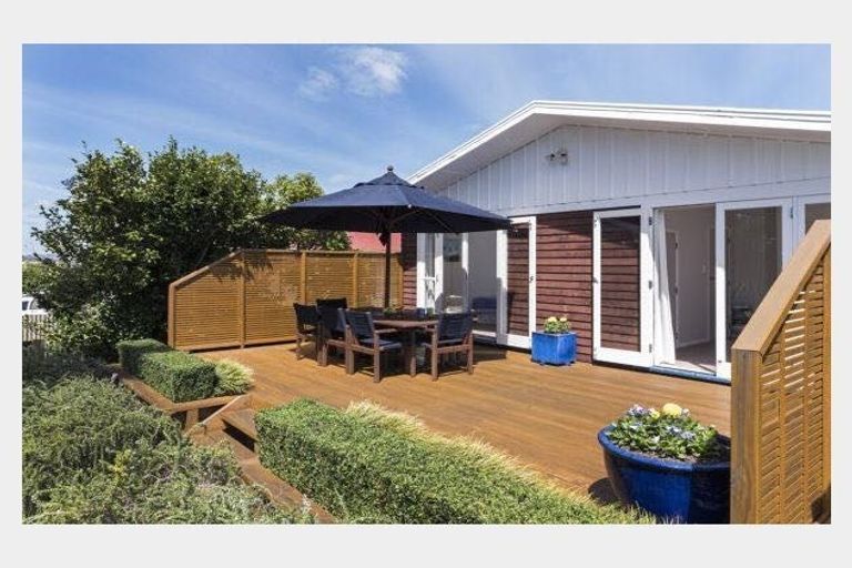 Photo of property in 39 Megan Avenue, Pakuranga Heights, Auckland, 2010