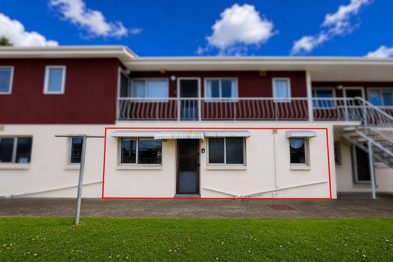 Photo of property in 2/773 Beach Road, Browns Bay, Auckland, 0630