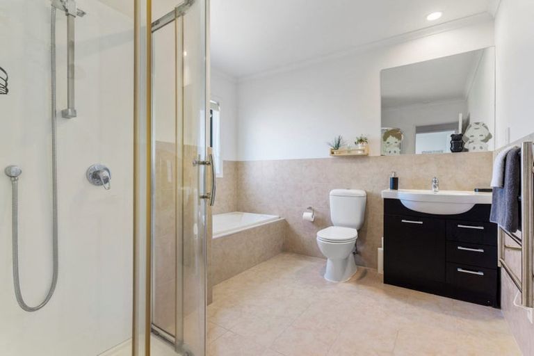 Photo of property in 9/2 Swan Hill Drive, Glen Eden, Auckland, 0602