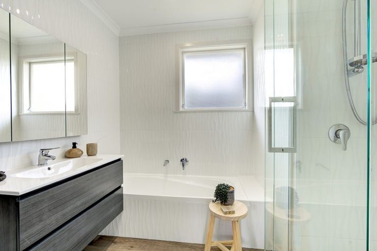 Photo of property in 24 Fairview Street, Fairview Downs, Hamilton, 3214