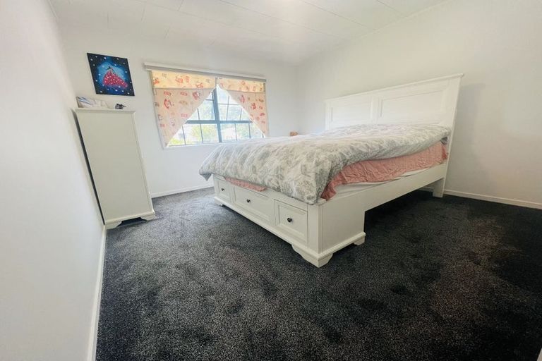 Photo of property in 391 Roscommon Road, Clendon Park, Auckland, 2103