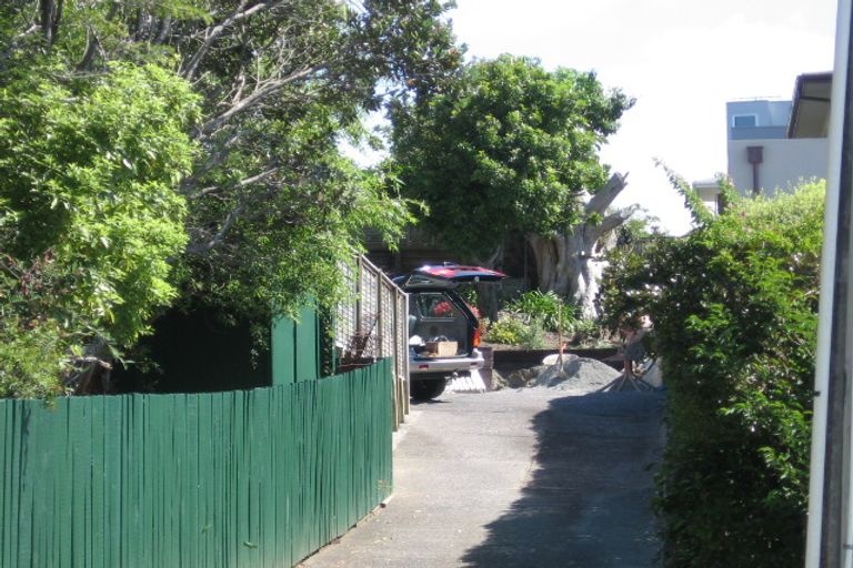 Photo of property in 2a Eastcliffe Road, Castor Bay, Auckland, 0620