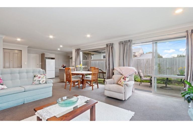 Photo of property in 33a Wilsons Road South, Saint Martins, Christchurch, 8022