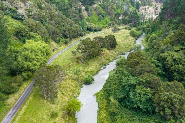 Photo of property in 3987 Turakina Valley Road, Hunterville, 4781