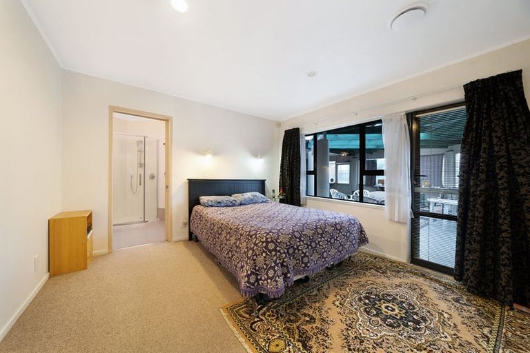 Photo of property in 12 Palmer Avenue, Glen Eden, Auckland, 0602