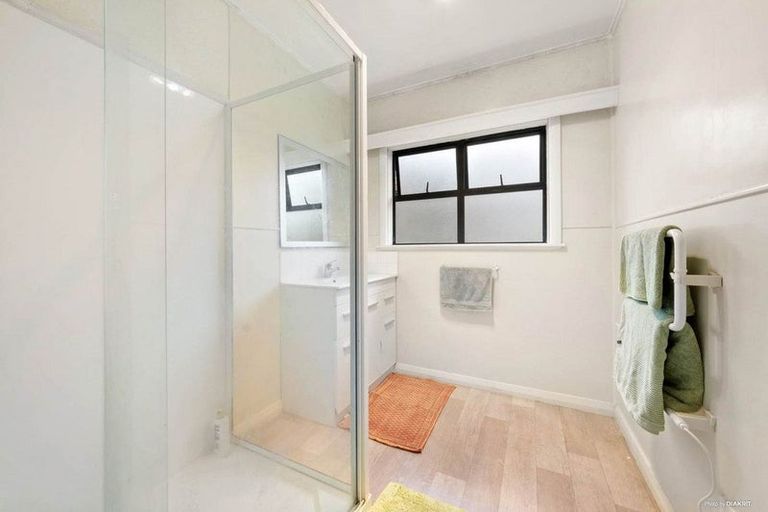 Photo of property in 61 Taikata Road, Te Atatu Peninsula, Auckland, 0610