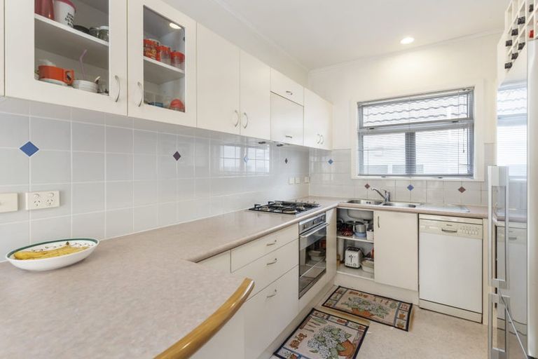 Photo of property in 1/137 Shakespeare Road, Milford, Auckland, 0620
