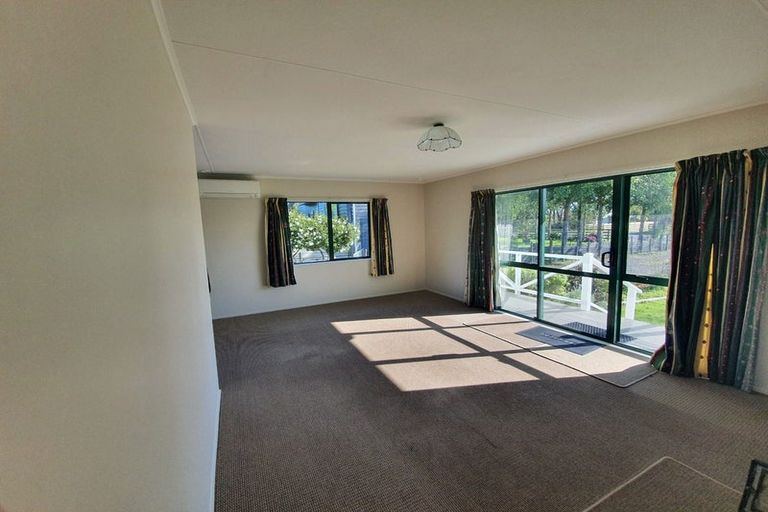 Photo of property in 80 Regent Street, Martinborough, 5711