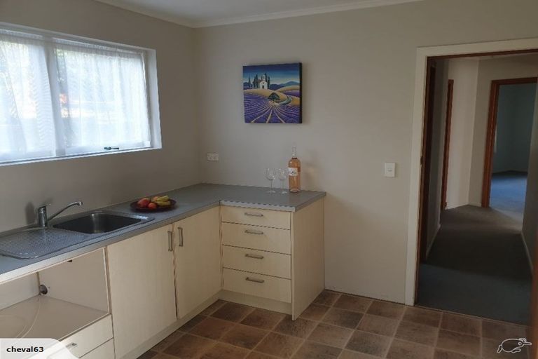 Photo of property in 18 Barron Drive, Green Bay, Auckland, 0604