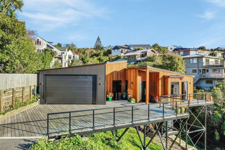 Photo of property in 15 Luxton Place, Mount Pleasant, Christchurch, 8081