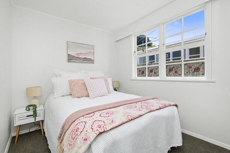 Photo of property in 22 Franklyn Road, Tawa, Wellington, 5028