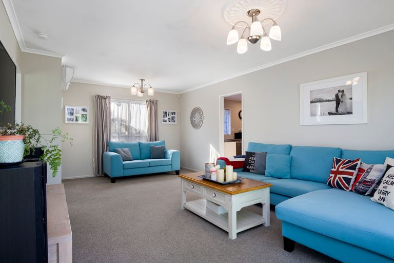 Photo of property in 11 Dawn Place, Waiuku, 2123