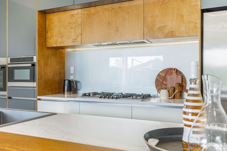 Photo of property in 14 Gilbransen Road, Kumeu, 0810