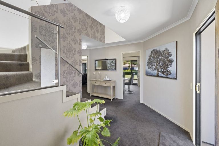 Photo of property in 7 Taylor Place, Merrilands, New Plymouth, 4312