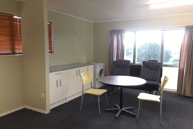 Photo of property in 28 Goldfinch Rise, Unsworth Heights, Auckland, 0632