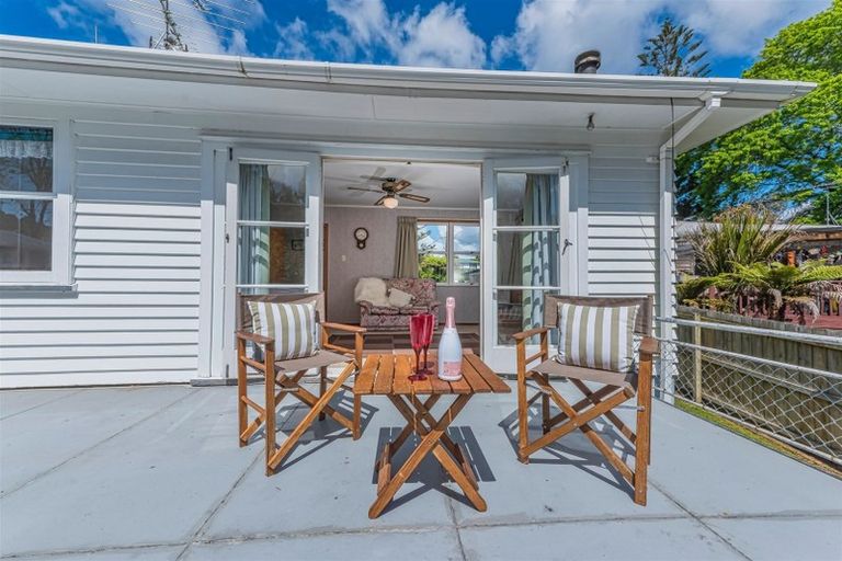 Photo of property in 40 Lowtherhurst Road, Massey, Auckland, 0614