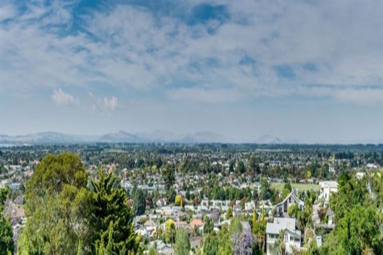 Photo of property in 11 Enfield Road, Hospital Hill, Napier, 4110