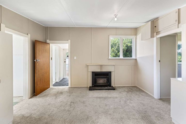 Photo of property in 10 Hussey Street, Waverley, 4510