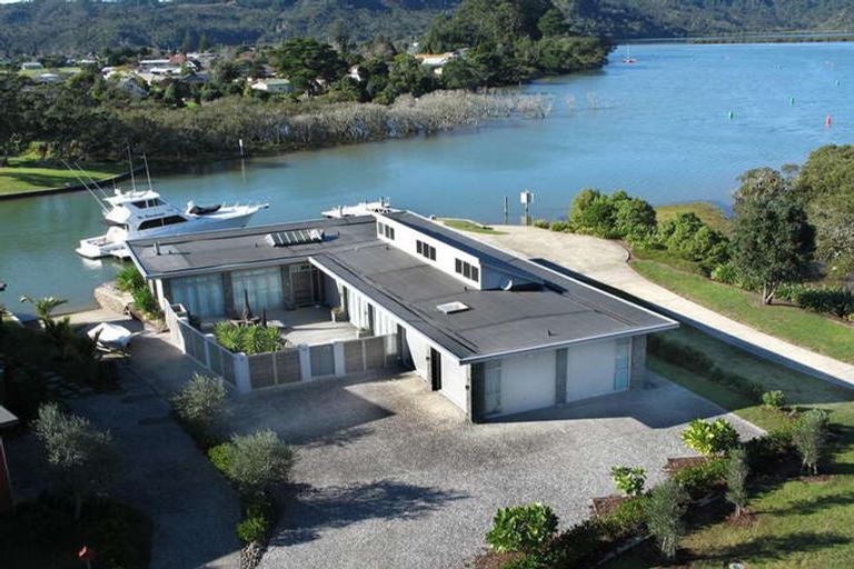 Photo of property in 38 Hei Esplanade, Whitianga, 3510