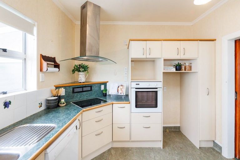 Photo of property in 35 Miro Street, Takaro, Palmerston North, 4410