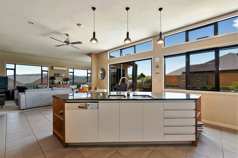 Photo of property in 16 Walnut Grove, Alexandra, 9320