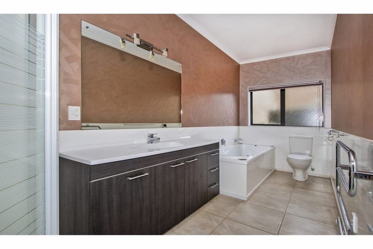 Photo of property in 16 Garden Court, Woodhill, Whangarei, 0110