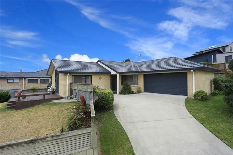 Photo of property in 17 Oteki Park Drive, Welcome Bay, Tauranga, 3112