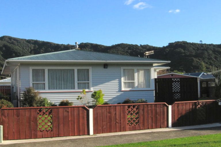 Photo of property in 17 Wetherby Grove, Wainuiomata, Lower Hutt, 5014