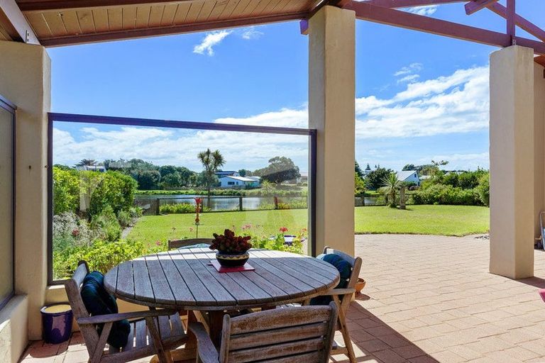 Photo of property in 7 Marewa Place, Waikanae Beach, Waikanae, 5036