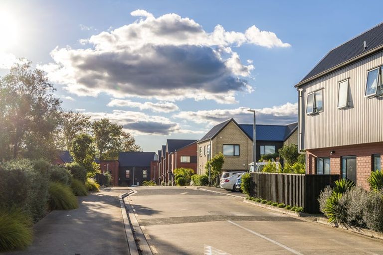Photo of property in 2/125b Metcalfe Road, Ranui, Auckland, 0612