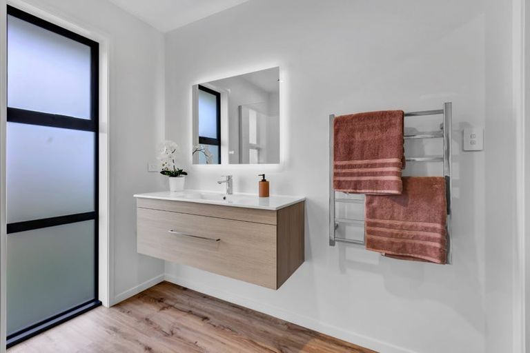 Photo of property in 8 Ponga Place, Highlands Park, New Plymouth, 4312