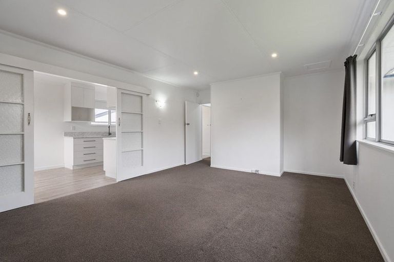 Photo of property in 28 Pinedale Parade, Milson, Palmerston North, 4414
