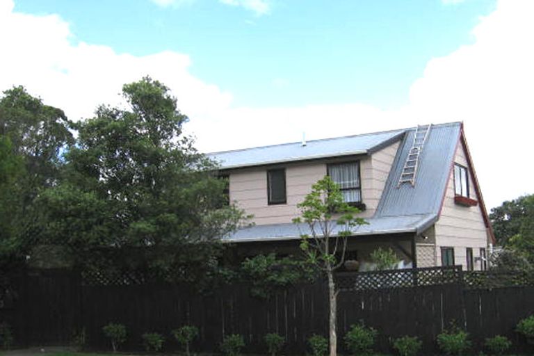 Photo of property in 3 Riesling Place, Henderson, Auckland, 0612