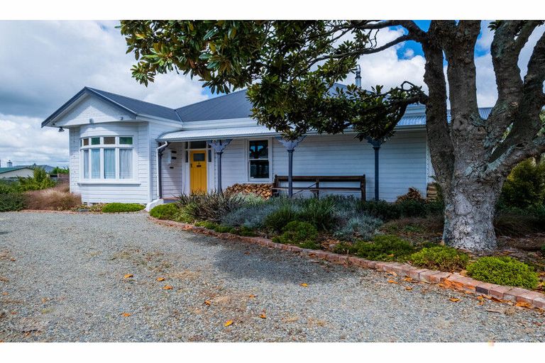Photo of property in 43 Rhodes Street, Waimate, 7924